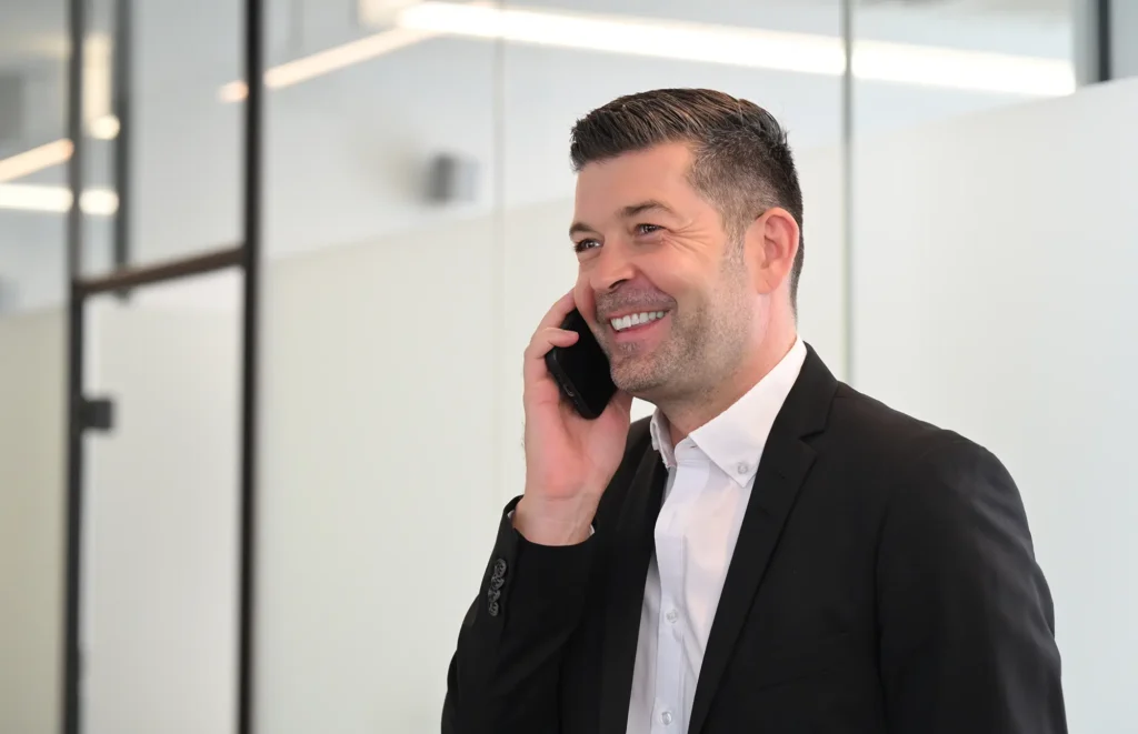 Siegfried Lang im telefonischen Beratungsgespräch.